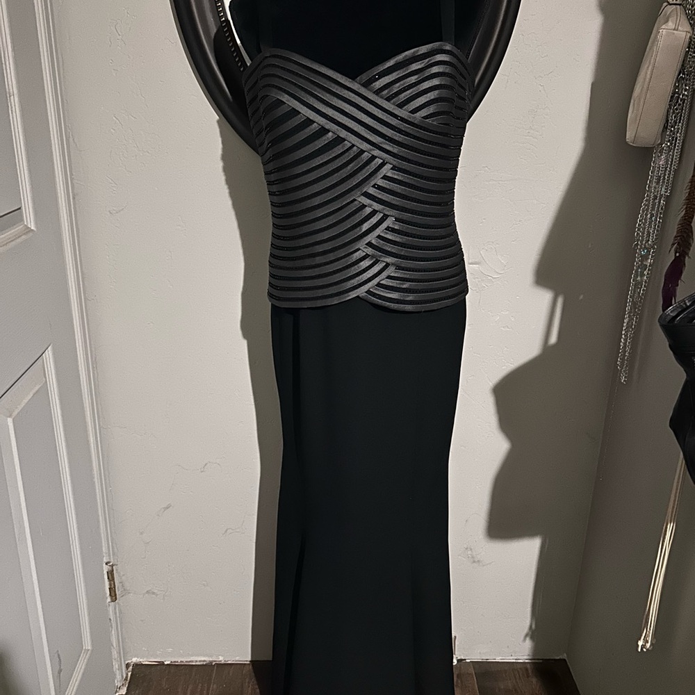 Sophisticated Black and Silver Strapless Sweetheart Gown